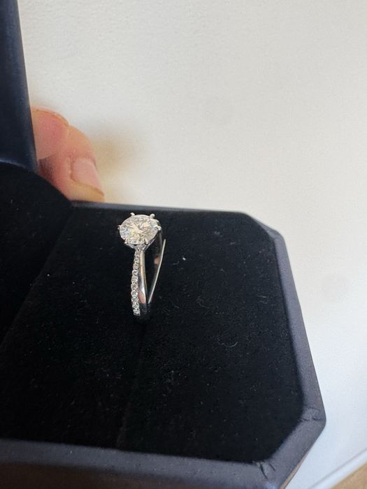 Inel aegint moissanite