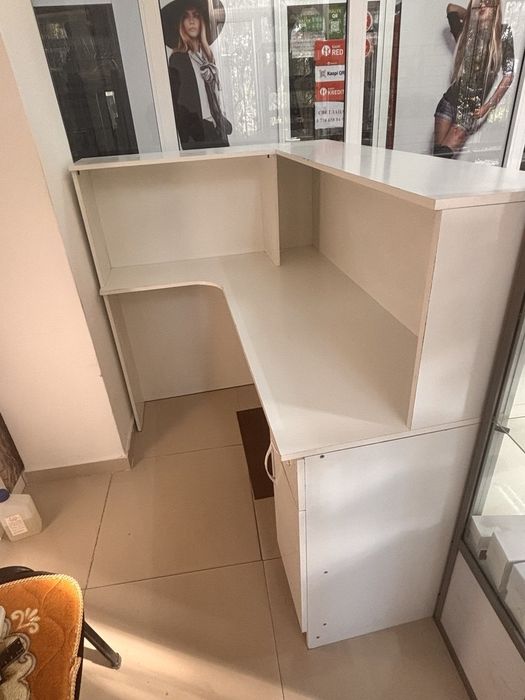 Продам ресепшн почти новый.