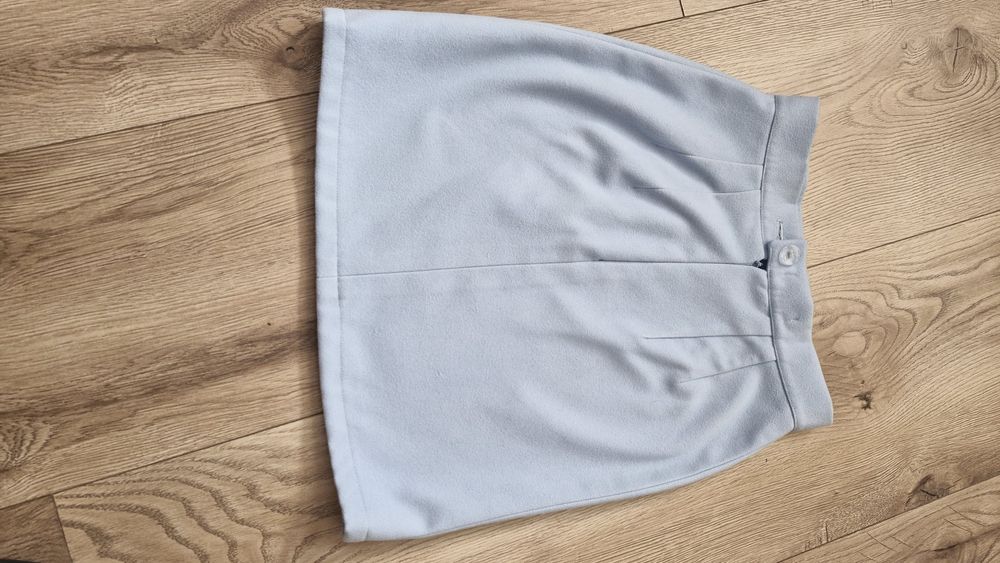 Vând fustă baby blue