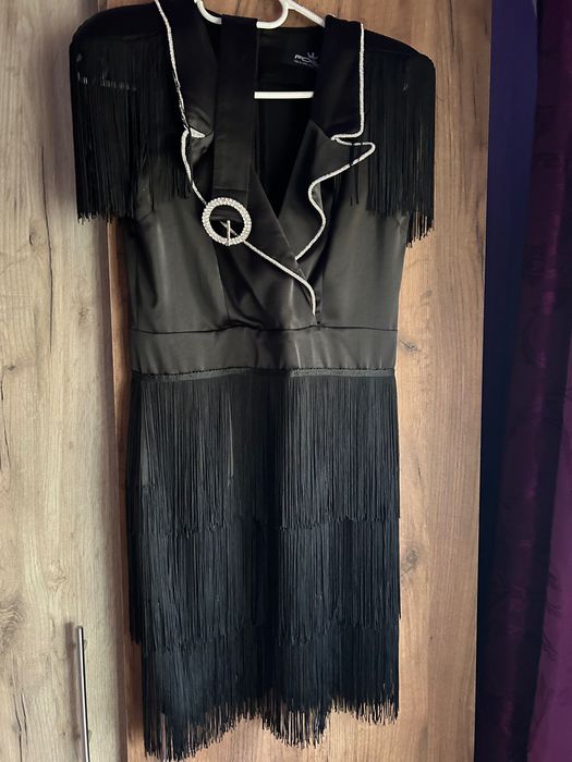 Vând/ Închiriez rochii pentru diferite evenimente