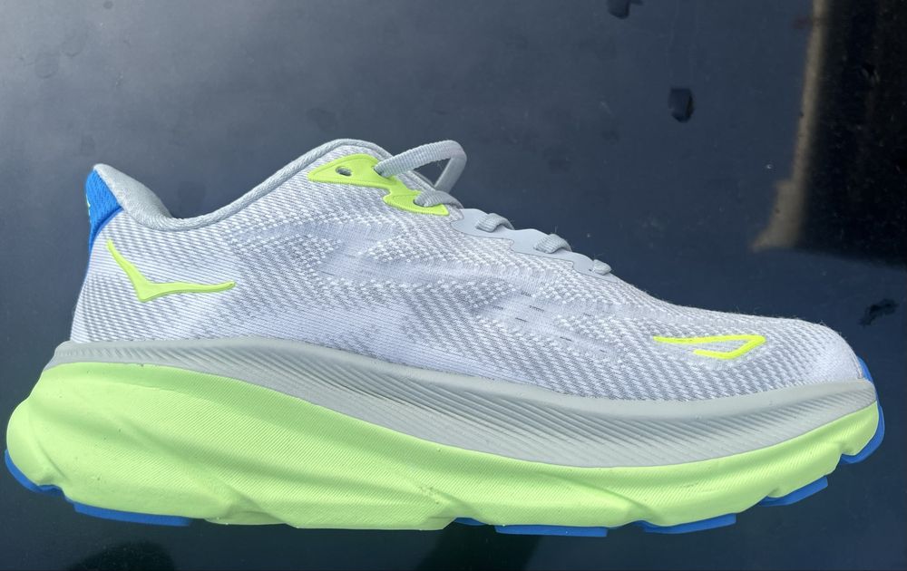Hoka Clinfton 9 39 1/3 NOU