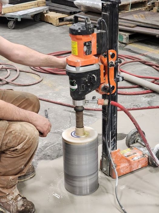 Алмазное бурение бетонных и кирпичных стен..