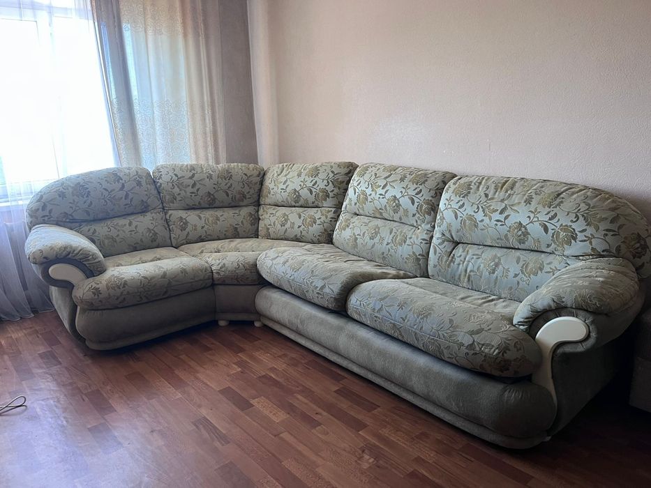 Срочно продаётся мягкий уголок,кресло