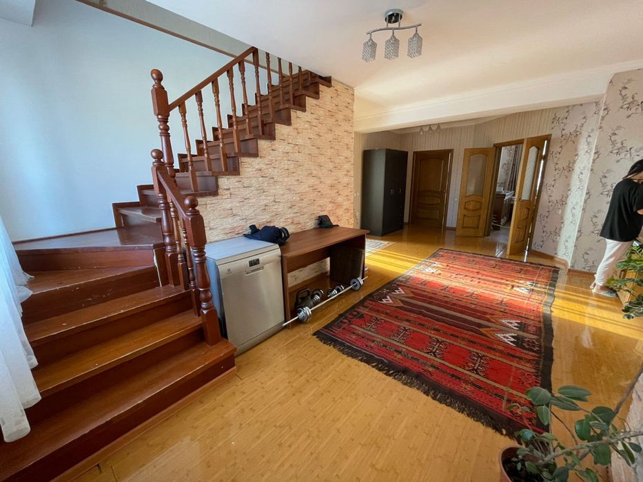 Продается просторный трех этажный дом