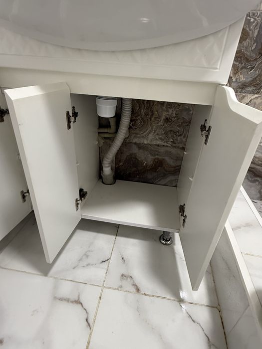 Продам тумбу с раковиной со смесителем