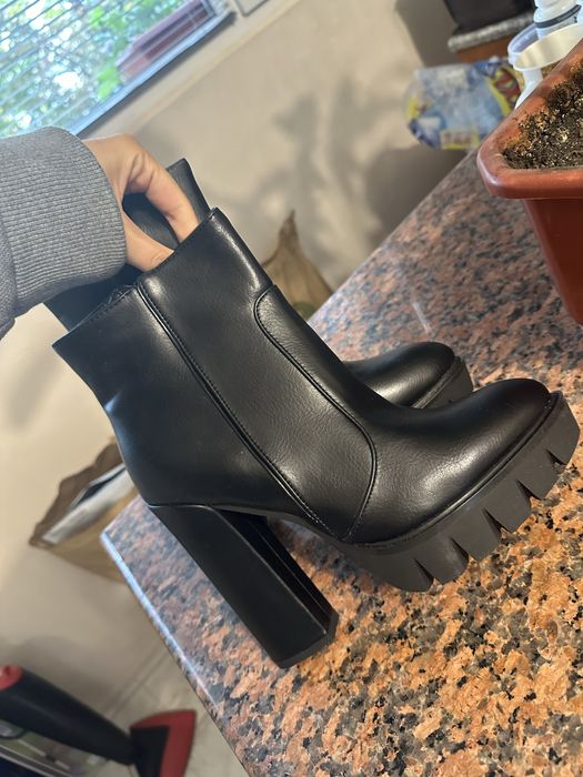 Боти с висок ток