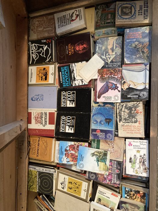 Голяма домашна библиотека (800-1000 книги) – Продажба само накуп!