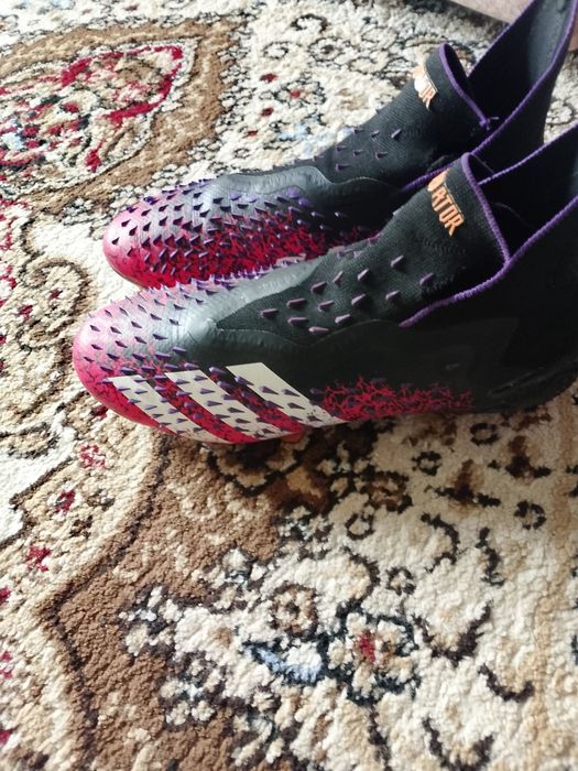 Фтбольные бутсы Адидас Предатор