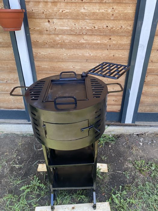 Gratar cu plita pe lemne