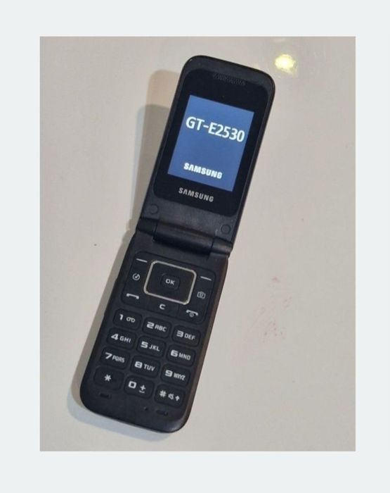 Telefon Samsung cu clapeta perfect funcțional