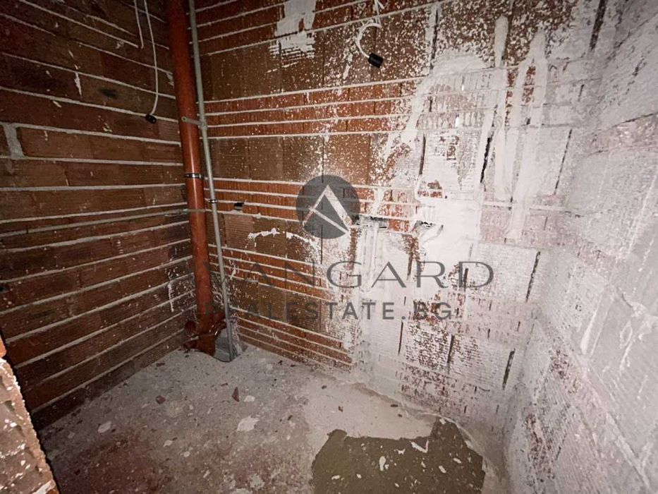 Продава се Четиристаен апартамент в Пловдив, Остромила - 175 кв.м за 1000 €/кв.м - Снимка #5