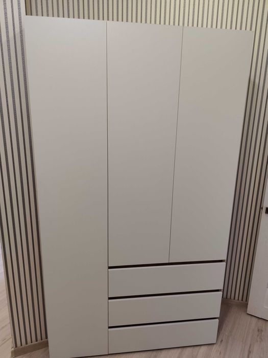 Шкаф спальный отличное состояние Ш 1.20 В 2.10 Г 45