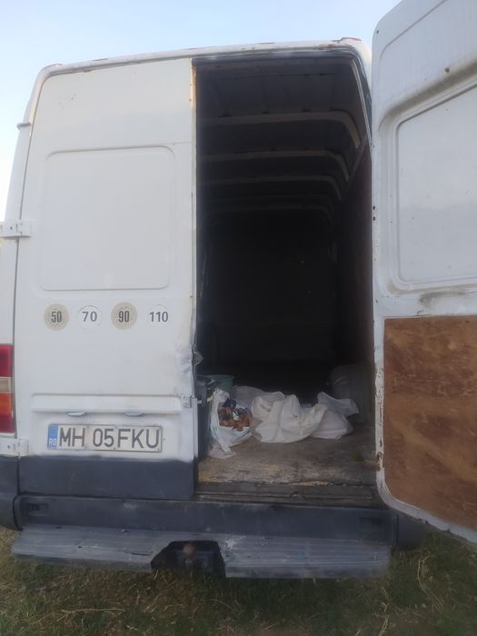 Vând autoutilitara Mercedes Benz 311 din2003 motor2.2  165 mile preț 2200 euro