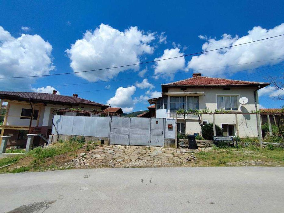 продавам къща в с.Борима, община Троян