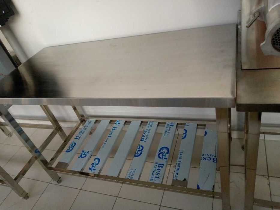 Производственный стол с бортиком из нержавейки без полки