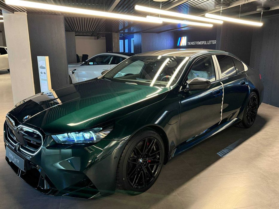 BMW M5 Sedan (G90) с гарантии в наличии