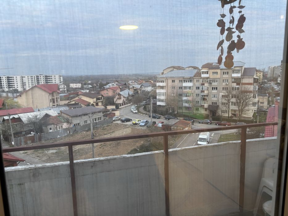 Apartament de inchiriat , decomandat si utilat.