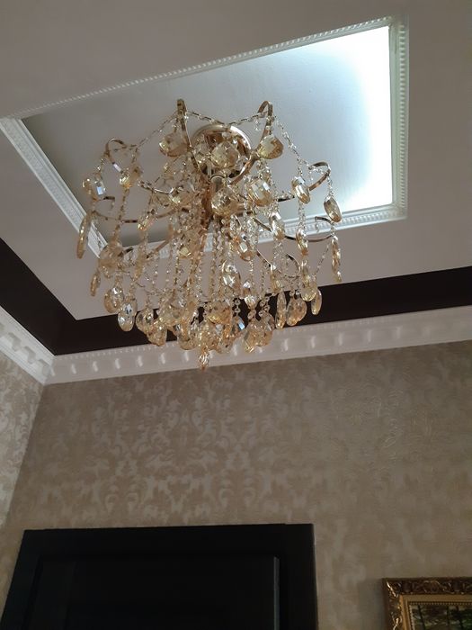 Продам люстру в отличном состоянии