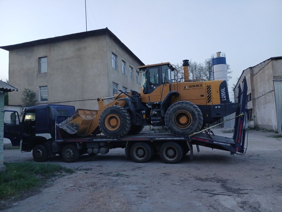 Грузовой эвакуатор или трал