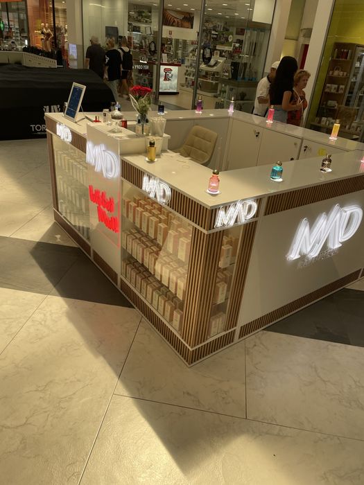 Insula ( stand) Mall , Birou, taraba, frizerie,mobila