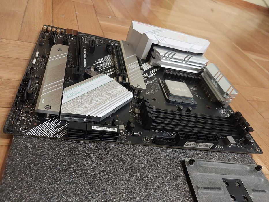 AMD Ryzen 7 5800X + Asus Rog StriX B550-A Gaming