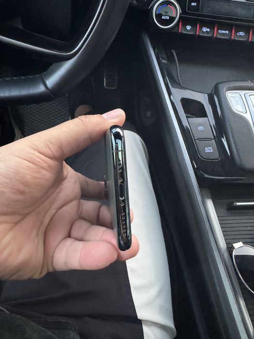 Продам 11 про с коробкой.