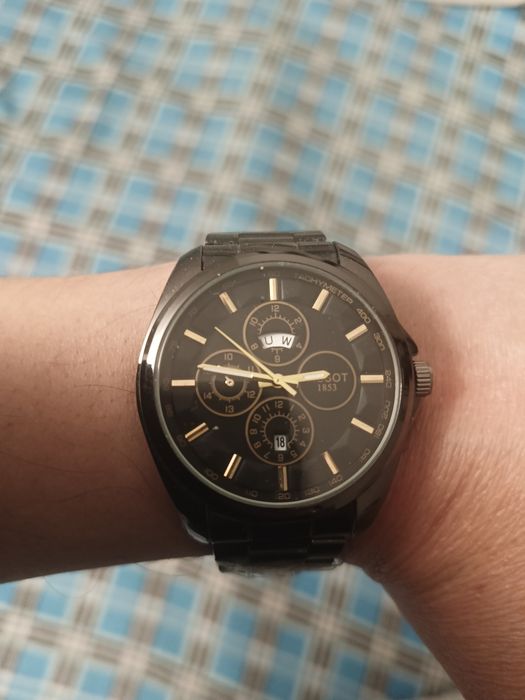 Продам часы кварцевые