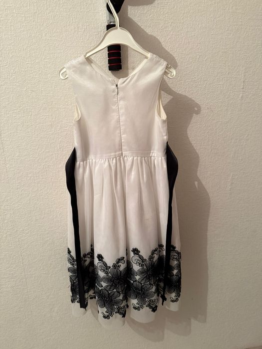 Продам платье на 7-8 лет