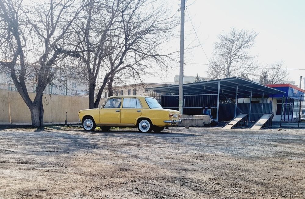 Jiguli 01  1979 sotiladi