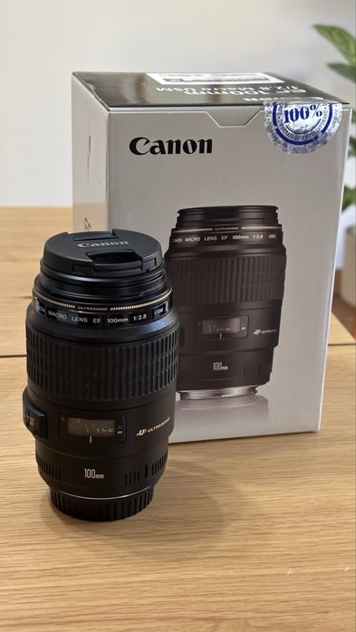 Canon EF 100mm f/2.8 Macro USM – stare impecabilă folosit foarte puțin