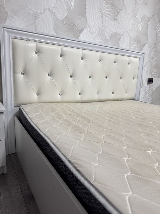 Кровать, матрас 160*200, 2 тумбы