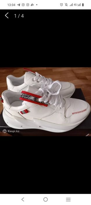 Продам белые кроссовки