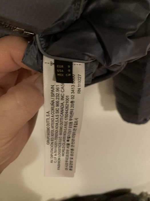 Vând geaca mărimea s