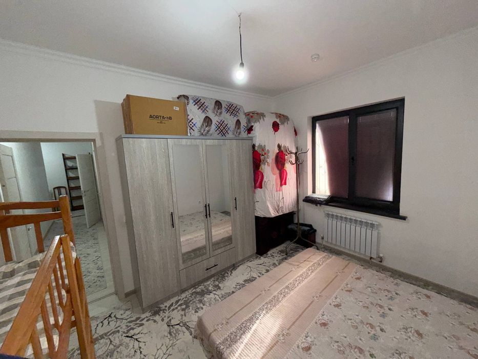 Yangi darxondan 2 xonali uy ijaraga beriladi faqat olilaga 
450$ 
Xamm