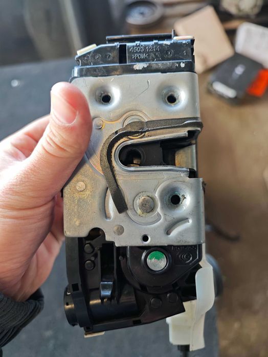 Предна задна брава машинка за отваряне Mercedes CLS w218 брави Мерцеде