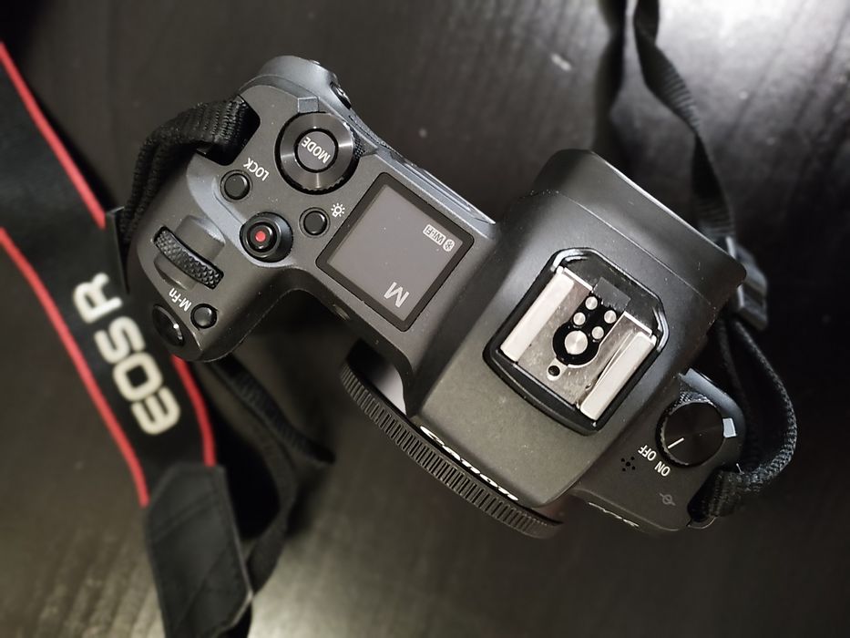 Canon EOS R с три батерии + адаптер