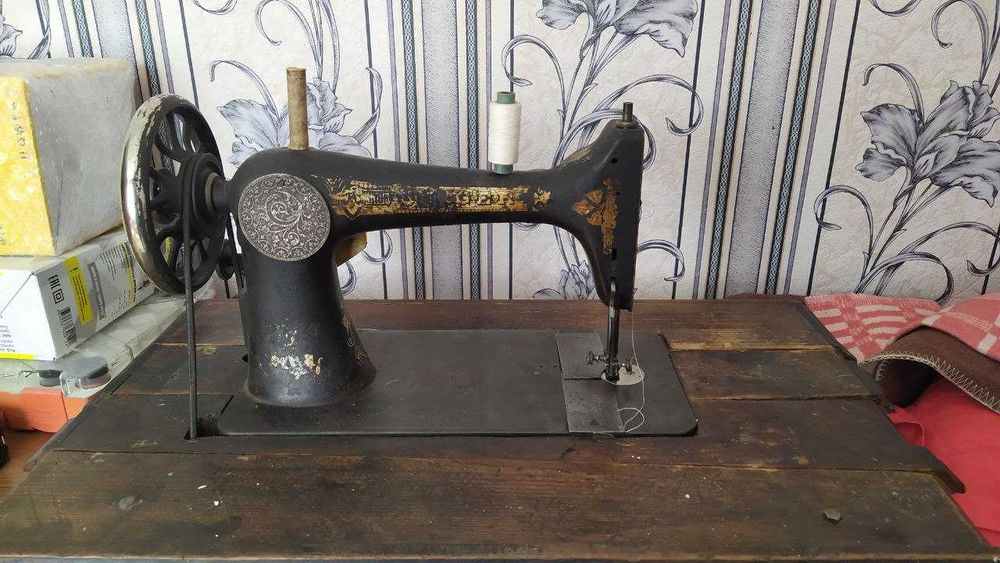 Швейная машинка Зингер