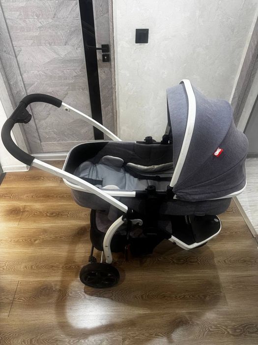 Коляска прогулочная