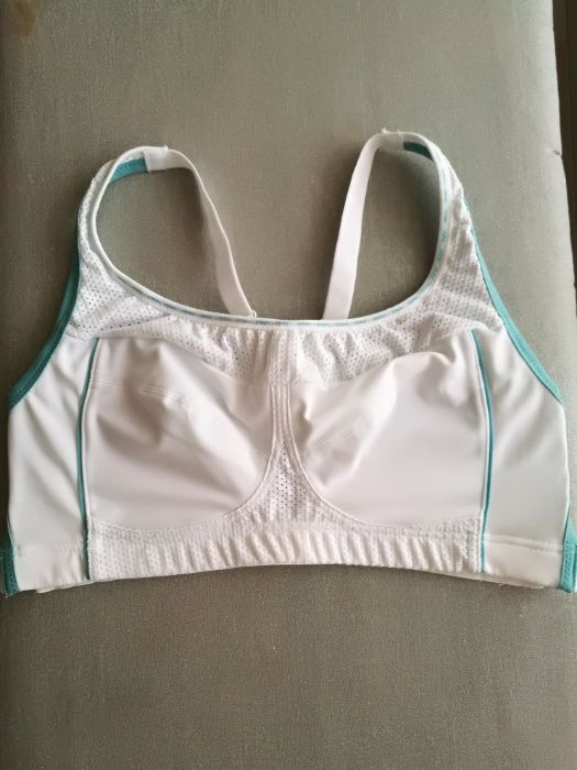 Нов спортен сутиен Billetdoux размер 70 Д 70D