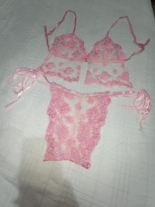 Lenjerie roz set cu dantela