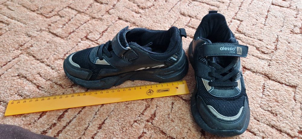 Отдам детскую обувь