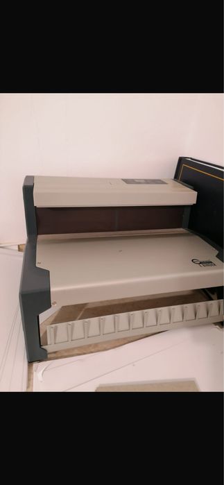 Vand Renz ECL 500, masina profesionala electrica pentru inchiderea spiralelor metalice Wire O