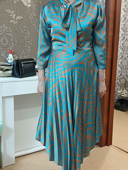 Продам женские платья