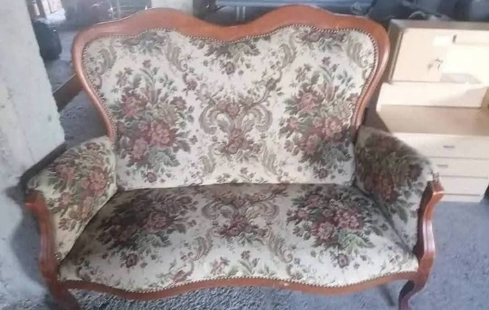 En gross, mobilă import Germania, vesela, haine și încălțăminte,