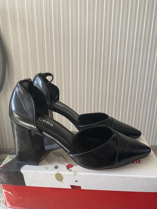 Продам черные женские туфли