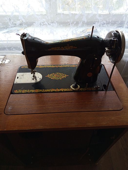 Швейная машинка ножная