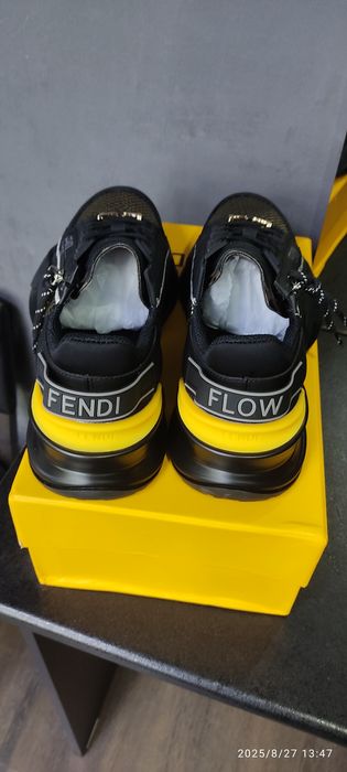 Кроссовки  FENDI