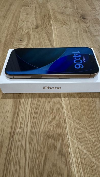 Iphone 16 pro с гаранция