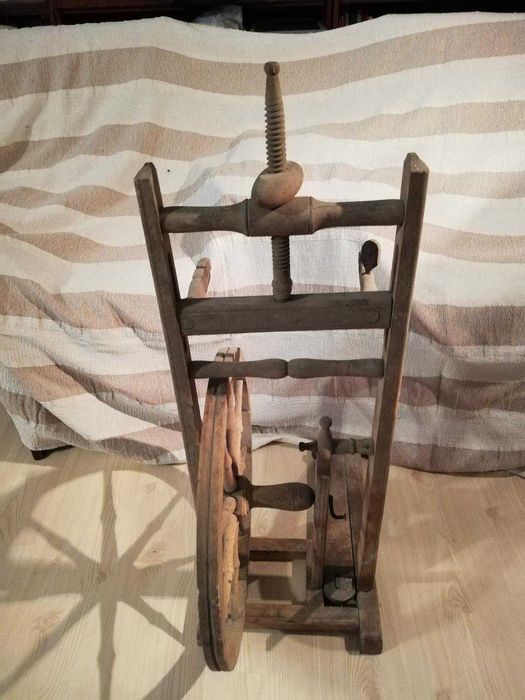 Roata veche de tors lana