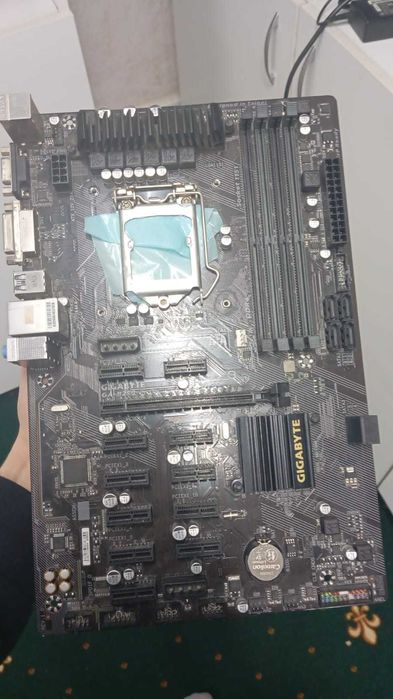 Материнская плата GIGABYTE B250